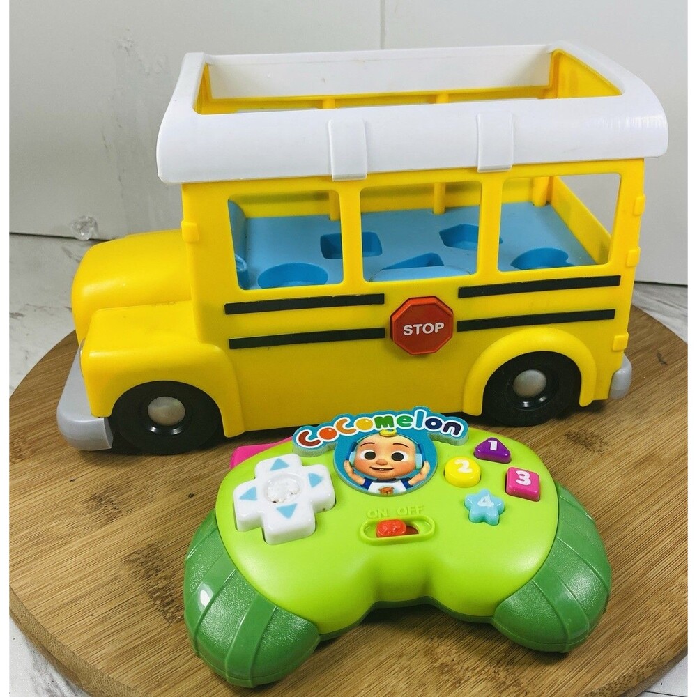 Jada Toys Cocomelon Sing and Dance Time School Bus And Remote Control